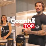 Lucas Lucco Instagram - Pão em menos de 5 min? TEMOS! 1- salva essa receita pra não esquecer 2- comenta aqui “que pão!” se gostou! Kakakaka Para o pãozinho: - 100 gramas de batata doce amassada - um ovo - Canela (a gosto) ⏳Leve 3 min no microondas Para recheio: - 1 scoop Wey 3W gold @topwayfit chocolate - Um pouco de água - Mexa para dar consistência Pode adicionar pasta de amendoim a gosto! Gostou? Se for fazer, marca a gente que eu quero ver o resultado! 👀 Brazil