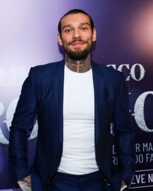 Lucas Lucco Instagram - Seja bem vindo RODEIO ROCK! 🤘🏾
Nessa quinta (05) meu primeiro filme em cartaz em todas as salas de cinema do Brasil! 
Uma comédia romântica pra sair da sessão com coração quentinho e dar boas risadas com os amigos e família. Viva o cinema nacional!!! 🇧🇷🎥