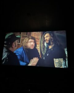 Lucas Lucco Instagram - Seja bem vindo RODEIO ROCK! 🤘🏾 Nessa quinta (05) meu primeiro filme em cartaz em todas as salas de cinema do Brasil! Uma comédia romântica pra sair da sessão com coração quentinho e dar boas risadas com os amigos e família. Viva o cinema nacional!!! 🇧🇷🎥
