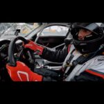 Lucas Lucco Instagram - Deixando os holofotes para trás, ele inicia sua carreira nas pistas de corrida, trazendo sua determinação e entusiasmo. A Sprint Trophy Series da Porsche Cup Brasil tem o prazer de receber: Lucas Lucco! 🏎