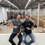 Lucas Lucco Instagram - A MINHA MARCA DE SUPLEMENTOS ESTÁ PRONTA! 💪🏼 Hoje visitei a fábrica e nosso centro de distribuição no estado de São Paulo. É até difícil acreditar que um sonho de tantos anos agora se tornou uma realidade. Seja bem vinda @topwayfit, mais do que nutrição pro corpo… saúde pra mente e pro espírito também fazem parte dos nossos propósitos!!!