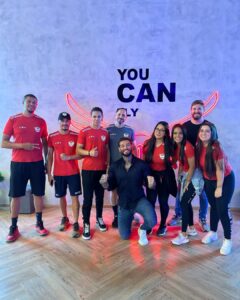 Lucas Lucco Instagram - Um dia fui treinar na smartfit, tava tão lotada q eu percebi ali mesmo que o Brasil precisava de uma rede de academias com o melhor custo benefício possível. Mais uma inaugurada, agora em Campinas/SP. Já são quase 100 e logo vamos dominar este mercado. Que assim seja 🦅 Campinas, Sao Paulo