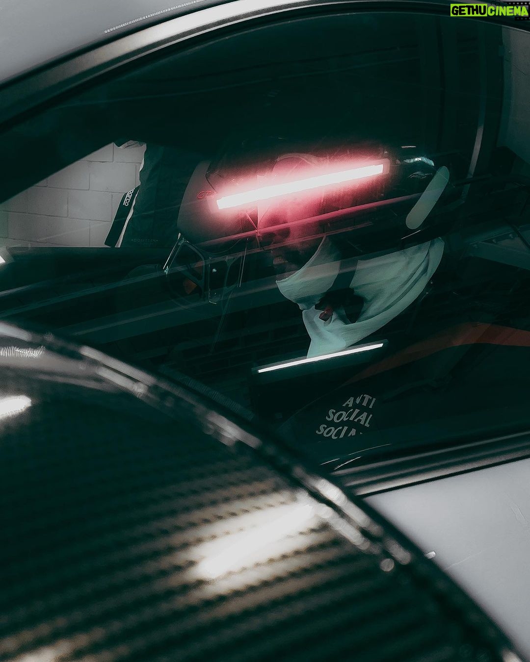 Lucas Lucco Instagram - Seja bem vindo carro 777!!! Mais alguns ajustes pra iniciarmos a temporada @porschecupbrasil 2024 com tudo lá em Goiânia 🏁🔥