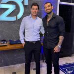 Lucas Lucco Instagram - Inaugurando a primeira clínica estética 100% masculina de Uberlândia @homenz_uberlandia. Melhor custo benefício de Transplante capilar do Brasil, plano de assinatura, botox, harmonização, MMP (tratamento capilar anti queda), depilação a LED, clareamento e alinhamento dentário (invisalign) e muitos outros serviços à disposição dos homens de Uberlândia e região.