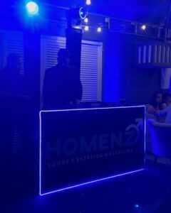 Lucas Lucco Instagram - Inaugurando a primeira clínica estética 100% masculina de Uberlândia @homenz_uberlandia. Melhor custo benefício de Transplante capilar do Brasil, plano de assinatura, botox, harmonização, MMP (tratamento capilar anti queda), depilação a LED, clareamento e alinhamento dentário (invisalign) e muitos outros serviços à disposição dos homens de Uberlândia e região.