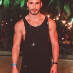 Lucas Viana Instagram - Não é dia de tbt, mas já bateu aquela saudade de farofar! Falta muito para a próxima? @gessicakayane 👀🕺🏻 Agradecimento especial ao meu stylist @oalemonteiro por me ajudar a montar minha mala com todo o estilo de sempre 👊🏻🔥 Fortaleza, Ceará