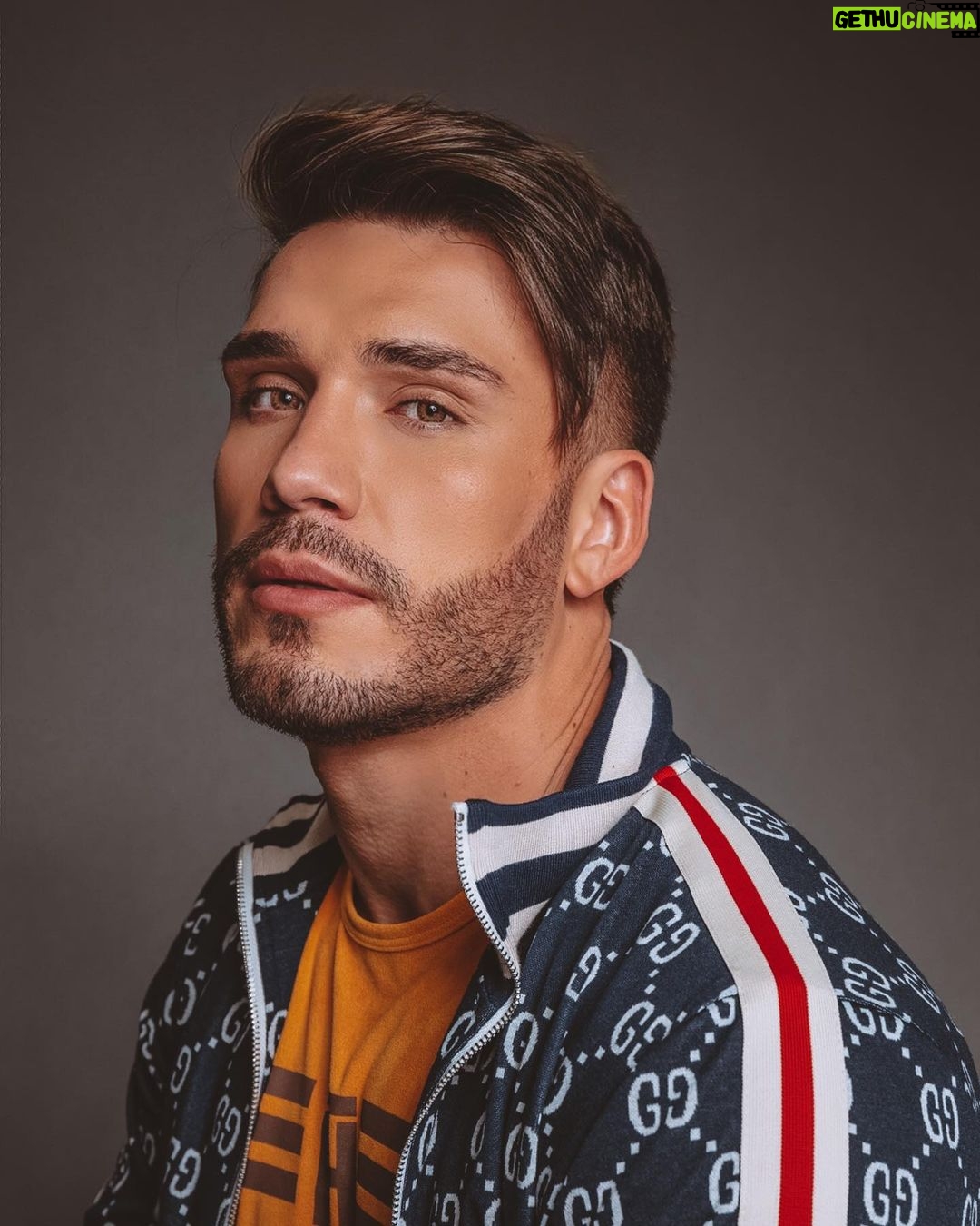 Lucas Viana Instagram - Estradas difíceis levam à destinos incríveis… Não se esqueça disso quando pensar em desistir 🙏🏻 Começando mais uma semana com foco total no que Deus tem preparado para mim! Quem tá comigo? Bora conquistar o que é nosso? 👊🏻 Direção: @oalemonteiro Fotografia: @waldirevora Assistente fotografia: @toniferreiraphotos Produção executiva: @gragrazielle @pollypiva @pivaleka Beauty: @antonioocampagna Hair: @hairperucasbrasil Styling: @edsonvaldoski São Paulo, Brazil