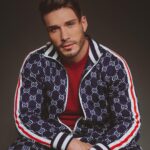 Lucas Viana Instagram - Chegando ao destino não se esqueça de onde partiu… 📌 Direção: @oalemonteiro Fotografia: @waldirevora Assistente fotografia: @toniferreiraphotos Produção executiva: @gragrazielle @pollypiva @pivaleka Beauty: @antonioocampagna Hair: @hairperucasbrasil Styling: @edsonvaldoski São Paulo, Brazil