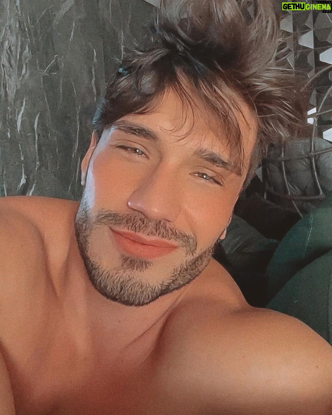 Lucas Viana Instagram - Sextou a gente acorda assim… Ligado no 220w ⚡️Quem tá comigo? 😏👀 São Paulo, Brazil