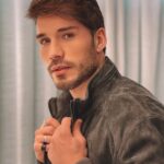 Lucas Viana Instagram - Terminando a semana com a energia lá em cima e muita positividade! Agora bora aproveitar esse final de semana né meu fii?! Merecido demais! Me conta, qual é a programação por aí? 👀🖤 São Paulo, Brazil