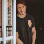 Lucas Viana Instagram - Psiu!! Passando para avisar que está rolando LVING EMBRASA 🔥 no site da @uselving e todas as peças estão em promoção com valor mínimo! Os preços estão imperdíveis e eu se fosse vcs corria para conferir porque o estoque pode acabar a qualquer momento viu? 🏃🏻‍♂️ 📲 lving.com.br São Paulo, Brazil