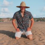 Lucas Viana Instagram - Meu sorriso não me deixa mentir, tô curtindo demais a vibe surreal desse lugar 🪁 Como faz pra não voltar pra casa mais? 🤪 Pipa, Rio Grande Do Norte, Brazil