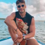 Lucas Viana Instagram - Sorriso largo e risada solta no último dia do ano! Com o coração cheio de gratidão por todas as bençãos que esses últimos 366 dias me proporcionaram e garra para alcançar ainda mais objetivos no próximo ano! É um ótimo momento para refletirmos sobre nossas ações e no que podemos evoluir... Um auxiliando o outro, espalhando mais amor e menos julgamentos! Obrigado por terem estado comigo, compartilhando momentos inesquecíveis! Continuaremos juntos nesse novo capítulo que está só começando viu? Desejo que 2021 seja incrível e renovador, repleto de realizações para todos nós... Deus nos abençoe, amo muito vcs ❤️ #HappyNewYear 2020: check ✔️ 2021: loading... 🙏🏻 Pipa, Rio Grande Do Norte, Brazil