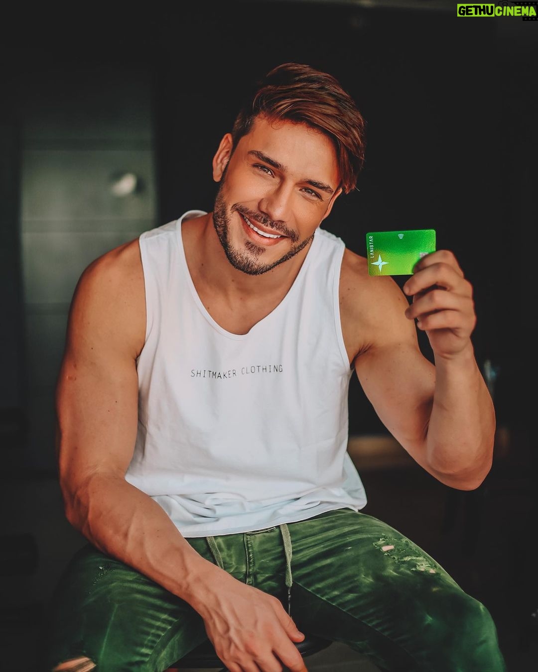 Lucas Viana Instagram - Live the boss life 😎 Com o cartão de pagamento mais estiloso em qualquer hora, não importa o lugar! Pré-registre agora @lanistar 💳 #publi São Paulo, Brazil