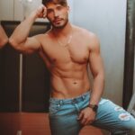 Lucas Viana Instagram - O tipo de foto que serve como lembrete pra manter o foco na vida fitness 😅 Quem aí começou o ano se cuidando? Por aqui tá um pouco difícil por conta da rotina de reforma do apto novo e a correria do dia a dia, mas logo quero voltar com tudo! Às vezes pode faltar um pouco de motivação e aí que entra a importância da disciplina e da determinação para estar sempre se desafiando em busca de novos objetivos! Bora comigo? 💪🏻 São Paulo, Brazil