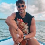 Lucas Viana Instagram - Sorriso largo e risada solta no último dia do ano! Com o coração cheio de gratidão por todas as bençãos que esses últimos 366 dias me proporcionaram e garra para alcançar ainda mais objetivos no próximo ano! É um ótimo momento para refletirmos sobre nossas ações e no que podemos evoluir... Um auxiliando o outro, espalhando mais amor e menos julgamentos! Obrigado por terem estado comigo, compartilhando momentos inesquecíveis! Continuaremos juntos nesse novo capítulo que está só começando viu? Desejo que 2021 seja incrível e renovador, repleto de realizações para todos nós... Deus nos abençoe, amo muito vcs ❤️ #HappyNewYear 2020: check ✔️ 2021: loading... 🙏🏻 Pipa, Rio Grande Do Norte, Brazil