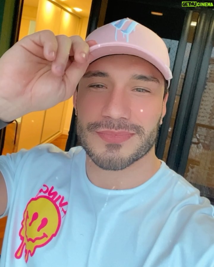 Lucas Viana Instagram - Com muito orgulho venho apresentar oficialmente um grande sonho que se tornou realidade: minha marca de roupas e acessórios, a @uselving! Hoje nosso site está disponível para acesso com a coleção "LVING THE ART", depois de muitos meses de constante dedicação em cada detalhe, para entregar peças com a maior qualidade possível e com valores acessíveis para todos. Meu objetivo principal era criar uma marca que pudesse abranger diversos estilos, do básico ao ousado, com um conceito inovador de vestuário. Estou extremamente orgulhoso do resultado desse trabalho árduo mas muito recompensador! A LVING já é uma grande vitória pessoal e me sinto honrado de poder compartilhar com vcs que sempre me motivaram de todas as formas... Mais uma vez estou aqui como prova viva de que Deus opera milagres e com certeza tem vitórias incríveis preparadas para sua vida. Mesmo que esteja difícil, siga persistindo por aquilo que vc ainda não viu ou ouviu, mas que já está escrito na sua história. Seja provado para ser aprovado! Muito feliz e grato por essa grande conquista, espero que vcs amem tanto quanto eu! Convido todos vcs a visitarem o site e conhecerem o início desse projeto onde coloquei todo meu coração e minha verdade. Bora passar esse final de ano com muito mais estilo? ❤️ 📲💻 Acesse: lving.com.br São Paulo, Brazil