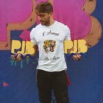 Lucas Viana Instagram - Que honra vencer em duas categorias do PJB 2020, como Jovem do Ano e Melhor Influencer Fitness! Só tenho a agradecer primeiramente à Deus por ter me presenteado com os melhores fãs do mundo que se dedicaram incansavelmente, dia após dia... Esses troféus representam a garra imbatível que vcs carregam e de agora em diante eles servirão como um lembrete do quão abençoado eu sou por ter essa família comigo! Obrigado por me motivarem diariamente, por acreditarem em mim e me deixarem servir como uma influência positiva em suas vidas! Meu orgulho em falar isso só cresce a cada dia: Amo vcs, minhas mamadeiras! 😍 Não poderia deixar de agradecer também ao @premiojovem pela oportunidade e pelo carinho que tiveram comigo, podem ter a certeza que farei o meu melhor para honrar esses títulos! Parabéns por mais uma edição de muito sucesso! Sem palavras para definir o quão grato e realizado eu estou!!! 🙏🏻❤️ São Paulo, Brazil