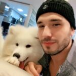 Lucas Viana Instagram - A vida de pai solteiro nessa quarentena é assim 🤷🏻‍♂️ kkkkk. Brincadeiras à parte, aqui amor e carinho é o que não falta com a minha melhor companhia, meu amorzinho de 4 patas. Na moralzinha, ter ela comigo faz meus dias muito mais felizes 🥰 Me conta aí, quem tá sendo o seu parceiro fiel nesses dias de isolamento? ❤️ TT: eulucasviana São Paulo, Brazil