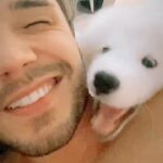 Lucas Viana Instagram - O único contato físico permitido nessa quarentena ❤️🐾 Quem aí também tá em casa curtindo a companhia do seu animalzinho? Bom demaiss 😍 São Paulo, Brazil