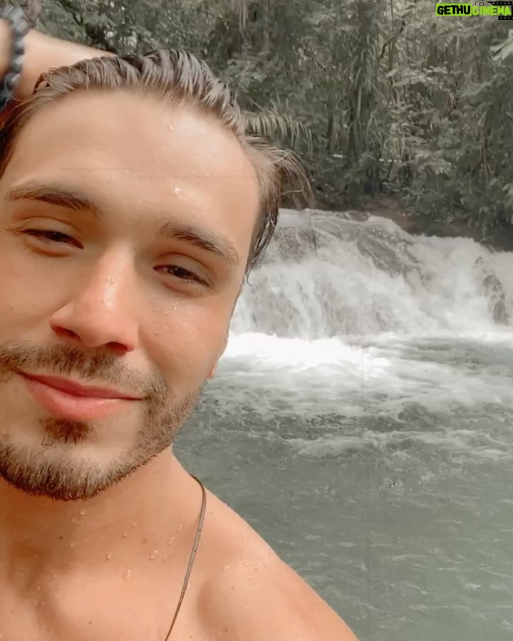 Lucas Viana Instagram - Até pensei em postar uma foto, mas aí percebi que nenhuma traria a paz que esse boomerang transmite. O que vale é compartilhar um pouco dessa energia com vcs! 😊✨ Cachoeira Do Formiga, Jalapão