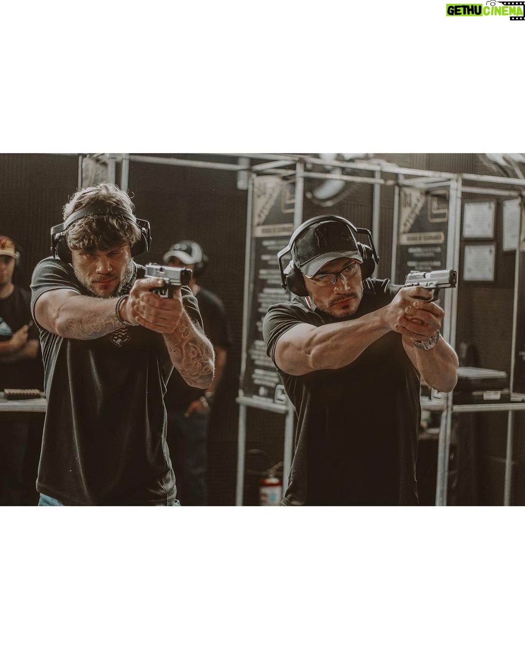 Lucas Viana Instagram - Pode confiar que aqui a mira é certeira no alvo fii 🎯 Curtindo demais a experiência de conhecer melhor esse esporte no melhor Clube de Tiro de SP 👊🏻 @g16u.t.c São Paulo, Brazil