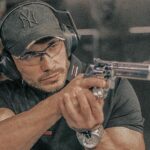 Lucas Viana Instagram - Pode confiar que aqui a mira é certeira no alvo fii 🎯 Curtindo demais a experiência de conhecer melhor esse esporte no melhor Clube de Tiro de SP 👊🏻 @g16u.t.c São Paulo, Brazil