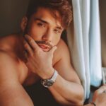 Lucas Viana Instagram – Se eu sou indeciso pra foto? Magina.. 😅 Me ajuda aí, qual prefere? 1 ou 2? São Paulo, Brazil