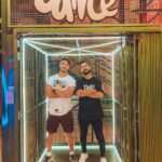 Lucas Viana Instagram - Vai encarar essa dupla bebezão e @fabiobigboss? rsrs.. Ele me desafiou e eu aceitei. Agora desafio vocês a não morrerem de ansiedade até a gente lançar o video dançando o hit "Sonambulo" do @matheusfernandes_mf que eu sou embaixador! Ficou bem divertido! Vocês acham que eu dei trabai? 🕺🏻✨