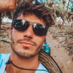 Lucas Viana Instagram – Uma “selfim” no meio da aventura de quadriciclo pra perguntar: o que vcs estão aprontando nesse final de semana? Tô de olho viu 👀 Falésias do Gunga
