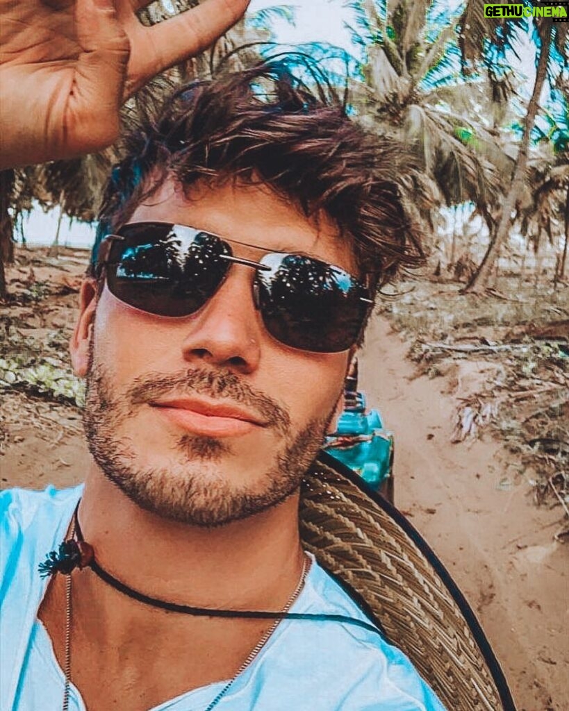 Lucas Viana Instagram - Uma "selfim" no meio da aventura de quadriciclo pra perguntar: o que vcs estão aprontando nesse final de semana? Tô de olho viu 👀 Falésias do Gunga