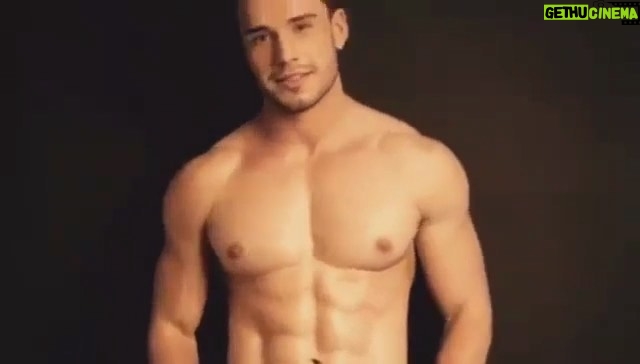 Lucas Viana Instagram - Adivinha quem eu quero te pegar... 😏