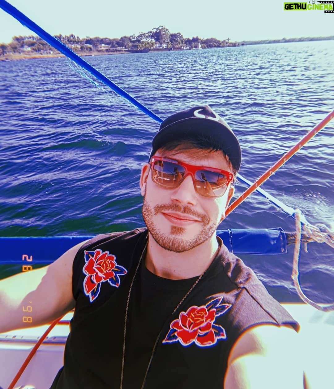 Lucas Viana Instagram - Ontem eu queria te beijar... . . . Hoje, tá igual ontem 😏