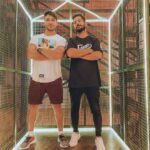 Lucas Viana Instagram - Vai encarar essa dupla bebezão e @fabiobigboss? rsrs.. Ele me desafiou e eu aceitei. Agora desafio vocês a não morrerem de ansiedade até a gente lançar o video dançando o hit "Sonambulo" do @matheusfernandes_mf que eu sou embaixador! Ficou bem divertido! Vocês acham que eu dei trabai? 🕺🏻✨