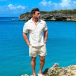 Lucas Viana Instagram - Dump de dias incríveis nesse paraíso azul chamado Curaçao! Confesso que já bateu uma vontade de visistar outros lugares desse mundo a fora! Conta pra mim, quais os lugares você tem vontade conhecer? 🌍👀✈️ Curaçao, Antillas Holandesas