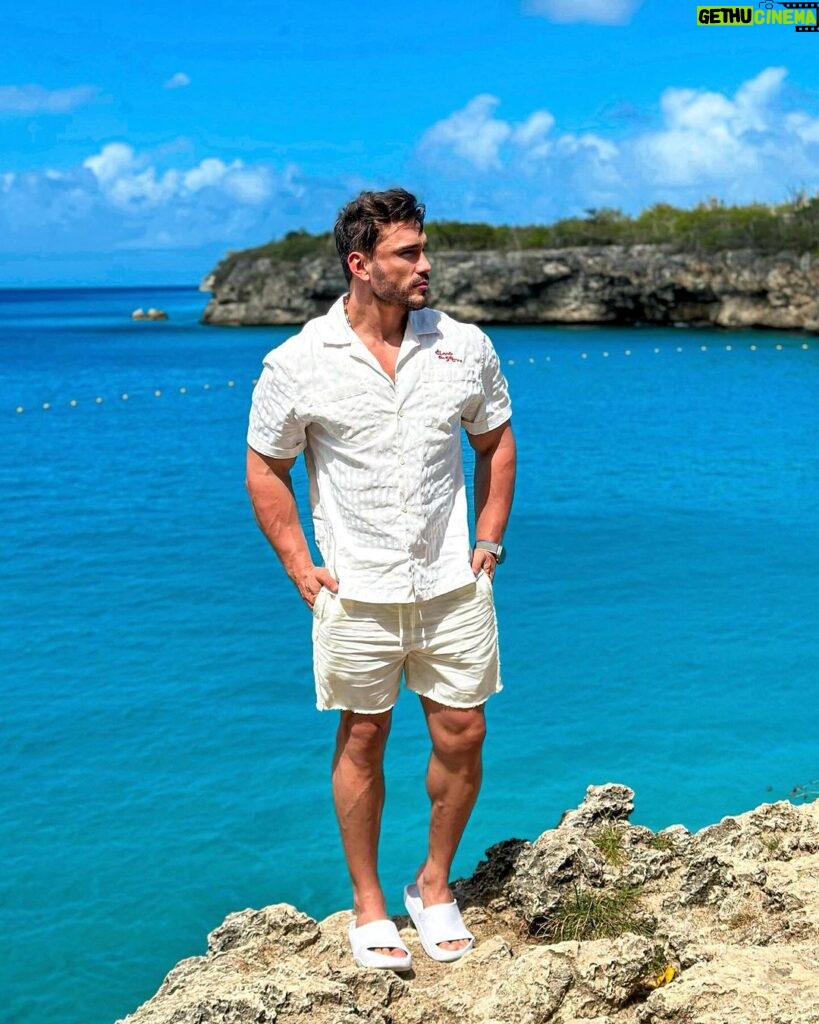 Lucas Viana Instagram - Dump de dias incríveis nesse paraíso azul chamado Curaçao! Confesso que já bateu uma vontade de visistar outros lugares desse mundo a fora! Conta pra mim, quais os lugares você tem vontade conhecer? 🌍👀✈️ Curaçao, Antillas Holandesas