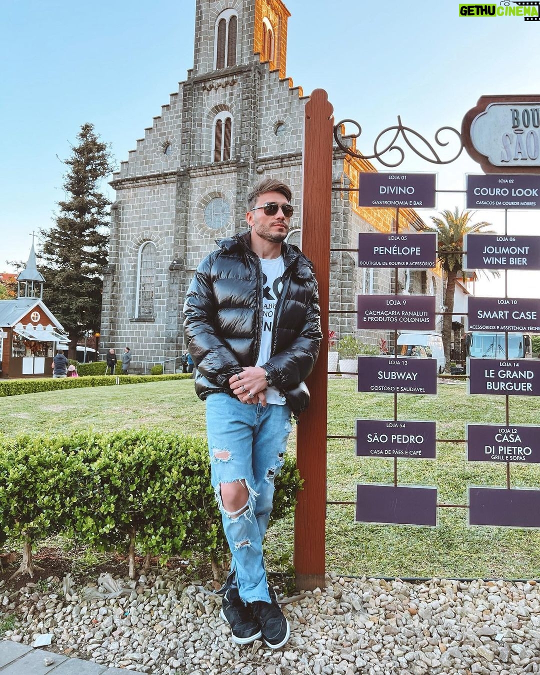 Lucas Viana Instagram - Sempre incrível voltar pra essa cidade tão linda… Aqui até o frio é chique carai 😂🖤 Gramado - Serra Gaúcha/RS