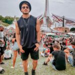 Lucas Viana Instagram - Mais um sonho realizado, curtindo meu primeiro dia de Tomorrowland! A energia desse festival é surreal e só quem me conhece sabe o quanto estou feliz por estar aqui 🤟🏻🔥🛸🚀 Belgium