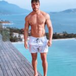 Lucas Viana Instagram - É, chegou a hora de voltar pra rotina.. Começando essa semana com as energias mais que reabastecidas depois de um final de semana perfeito. Obrigado Deus! Bora pra cima com tudo que vem mta coisa boa por aí 🙏🏻 Ilhabela, Sao Paulo, Brazil