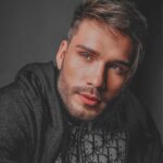 Lucas Viana Instagram - Caso alguém precise de uma reafirmação que está no caminho certo, lembre: nenhum reino foi construído do dia pra noite. Comemore cada conquista e valorize o quanto desejou por ela um dia. Deus está trabalhando incessantemente na sua vida e planejando bençãos que vc nem pode imaginar ainda. Fortaleça sua fé e confie no processo. 🙏🏻