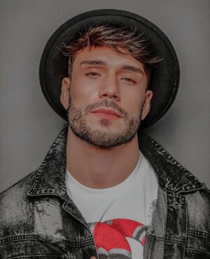 Lucas Viana Instagram - Segundou com as energias renovadas! 👊🏻

Comente aqui o primeiro emoji do seu teclado, ele vai definir como vai ser sua semana 👀