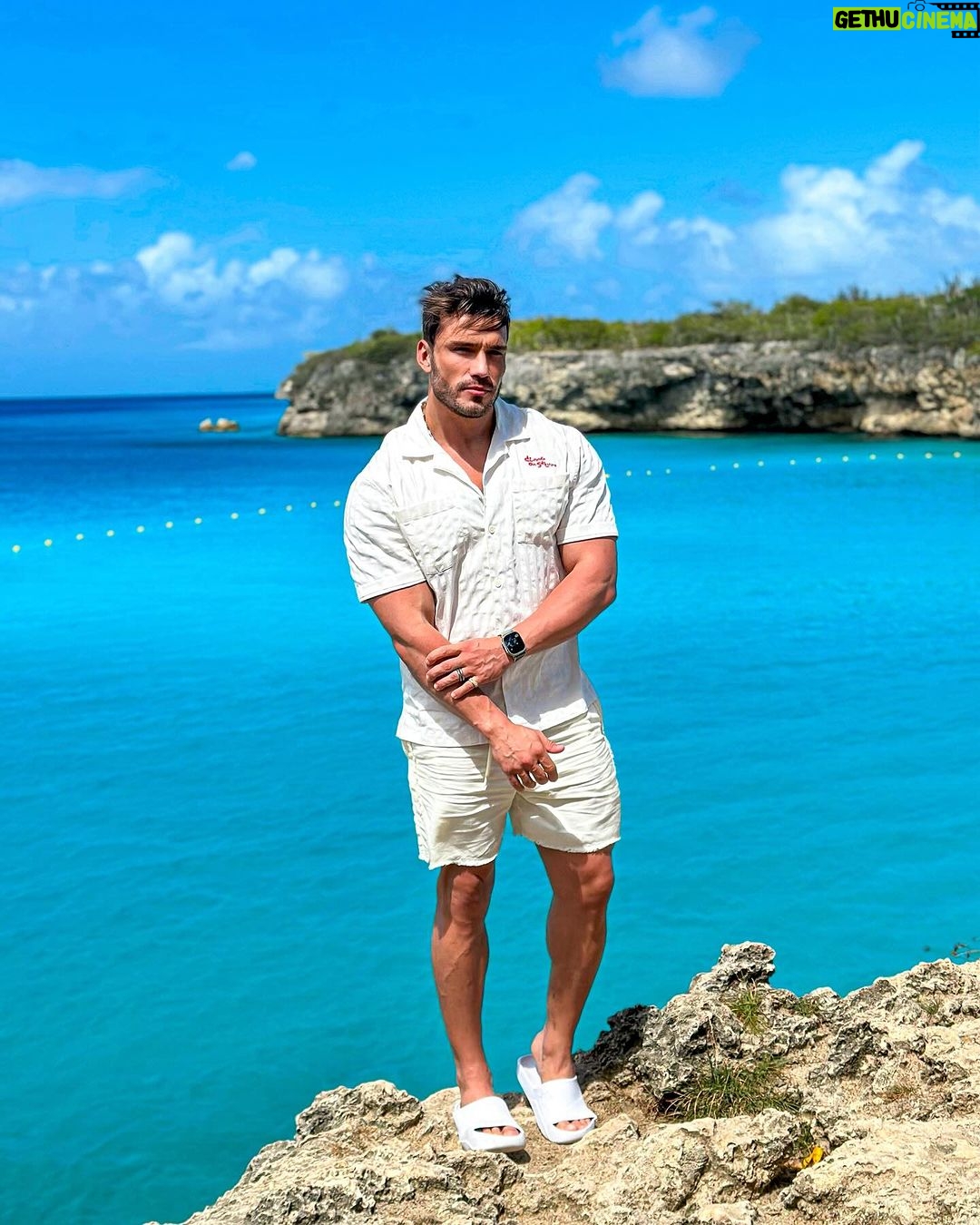 Lucas Viana Instagram - Dump de dias incríveis nesse paraíso azul chamado Curaçao! Confesso que já bateu uma vontade de visistar outros lugares desse mundo a fora! Conta pra mim, quais os lugares você tem vontade conhecer? 🌍👀✈️ Curaçao, Antillas Holandesas