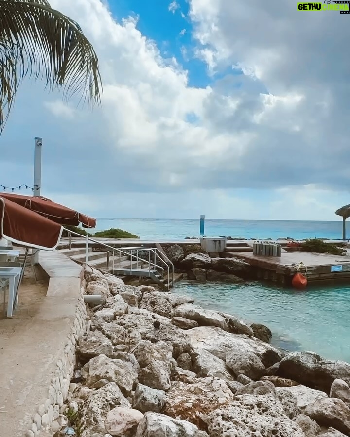 Lucas Viana Instagram - Dump de dias incríveis nesse paraíso azul chamado Curaçao! Confesso que já bateu uma vontade de visistar outros lugares desse mundo a fora! Conta pra mim, quais os lugares você tem vontade conhecer? 🌍👀✈ Curaçao, Antillas Holandesas