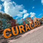 Lucas Viana Instagram – Dump de dias incríveis nesse paraíso azul chamado Curaçao! Confesso que já bateu uma vontade de visistar outros lugares desse mundo a fora! Conta pra mim, quais os lugares você tem vontade conhecer? 🌍👀✈️ Curaçao, Antillas Holandesas