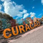 Lucas Viana Instagram - Dump de dias incríveis nesse paraíso azul chamado Curaçao! Confesso que já bateu uma vontade de visistar outros lugares desse mundo a fora! Conta pra mim, quais os lugares você tem vontade conhecer? 🌍👀✈️ Curaçao, Antillas Holandesas