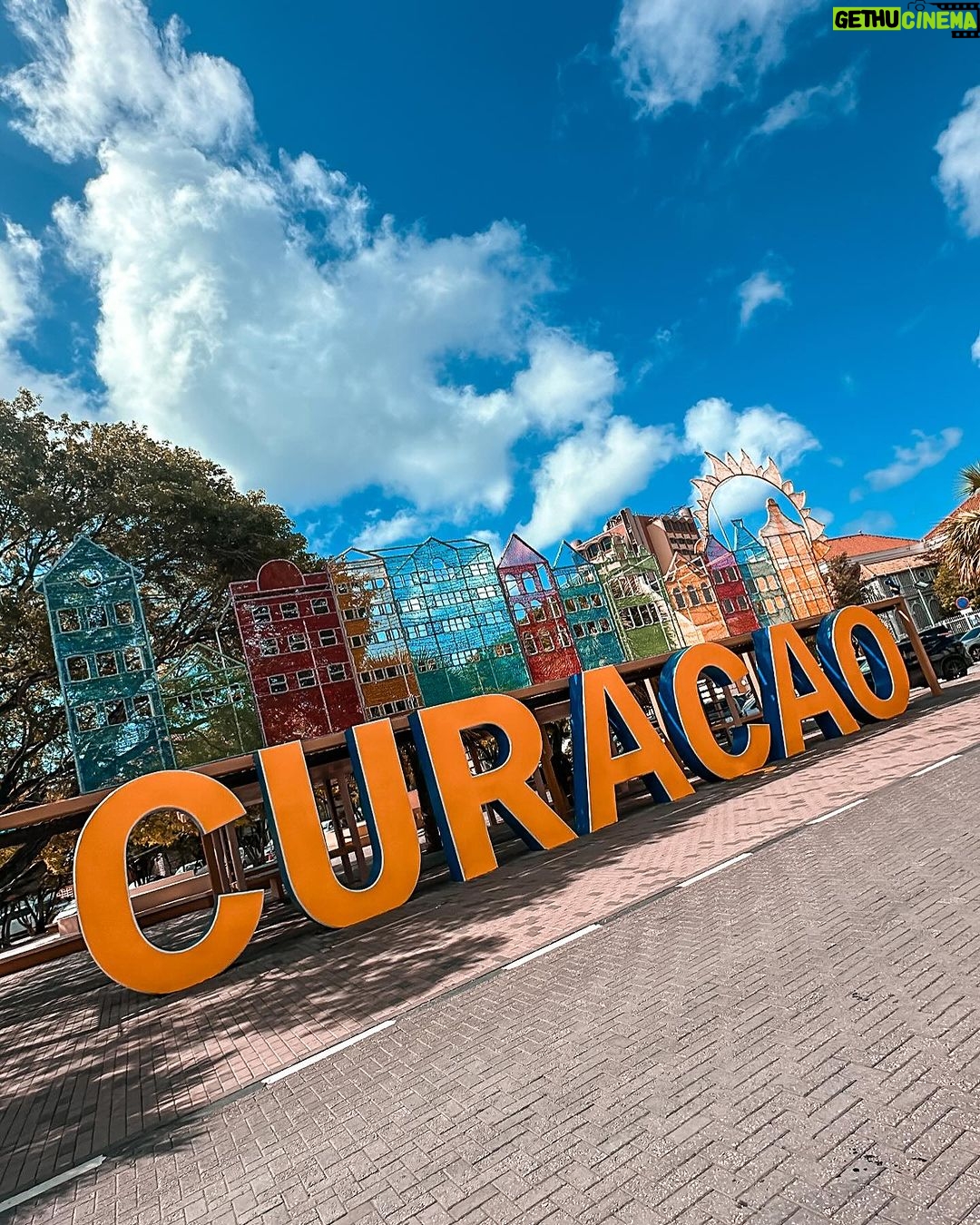 Lucas Viana Instagram - Dump de dias incríveis nesse paraíso azul chamado Curaçao! Confesso que já bateu uma vontade de visistar outros lugares desse mundo a fora! Conta pra mim, quais os lugares você tem vontade conhecer? 🌍👀✈️ Curaçao, Antillas Holandesas