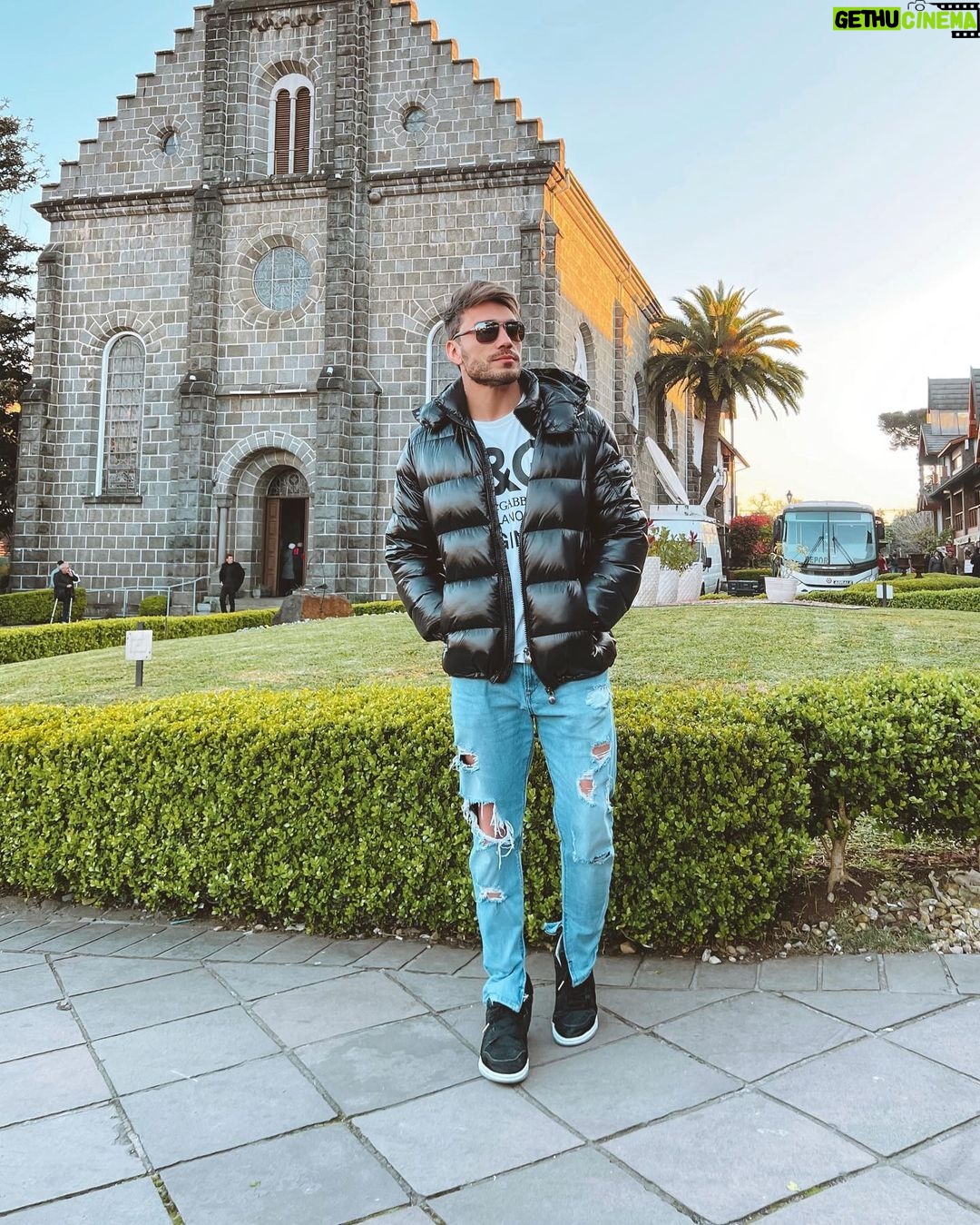 Lucas Viana Instagram - Sempre incrível voltar pra essa cidade tão linda… Aqui até o frio é chique carai 😂🖤 Gramado - Serra Gaúcha/RS