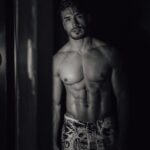 Lucas Viana Instagram - Depois desse post tô indo ali rapidão deixar a preguiça de lado e meter um treino no domingo mesmo 🏃🏻‍♂️🔥 rs quem vem comigo? 👊🏻