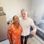 Luciano Huck Instagram - A Nádia é a materialização do verbo “servir” e de tudo que eu acredito. ❤️ Dona de um coração gigante, com o pouco que tem, ela alimenta mais de 600 pessoas por semana, através do seu projeto solidário chamado @sopao_da_esperanca em Juazeiro. Fiquei muito apaixonado na história da Nádia e resolvemos dar uma força no projeto.Se você quiser e puder colaborar, contribua com o @sopao_da_esperanca através da vakinha disponível na minha bio e nos stories. 📸: @isthisreal