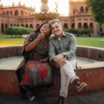 Luciano Huck Instagram - A Nádia é a materialização do verbo “servir” e de tudo que eu acredito. ❤️ Dona de um coração gigante, com o pouco que tem, ela alimenta mais de 600 pessoas por semana, através do seu projeto solidário chamado @sopao_da_esperanca em Juazeiro. Fiquei muito apaixonado na história da Nádia e resolvemos dar uma força no projeto.Se você quiser e puder colaborar, contribua com o @sopao_da_esperanca através da vakinha disponível na minha bio e nos stories. 📸: @isthisreal